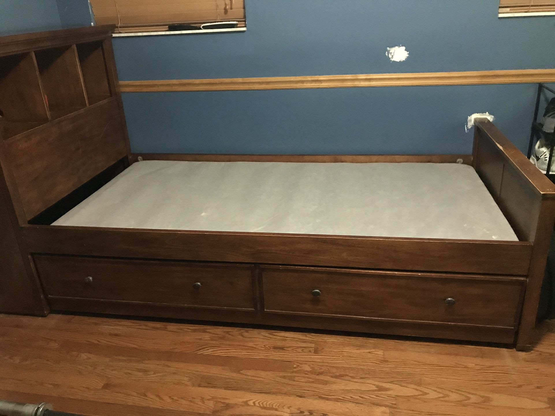 Ethan Allen Casey Twin XL Trundle Bed with Platform for Sale in Miami