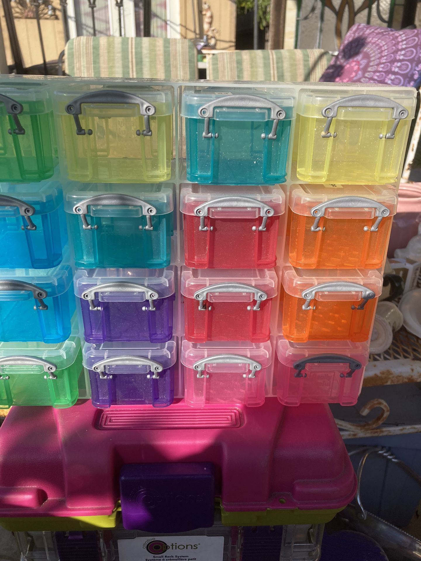 Container Of 18 Small Plastic Containers For Beads Or Jewelry 🌈
