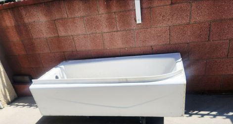 $6+ Furniture, Boho Lamps, Iron Bathtub, Toilet, Waffle Maker, Food Processor