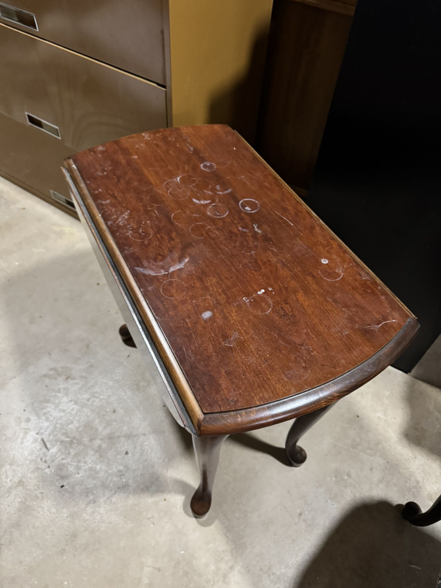 Hard Wood Round Table With Collapsible Wings