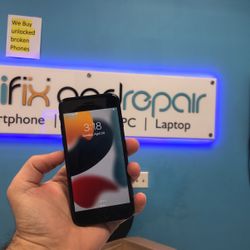 UNLOCKED IPhone SE  64GB