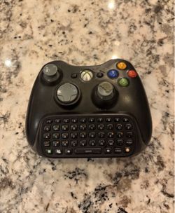 Xbox 360 controller with chat pad