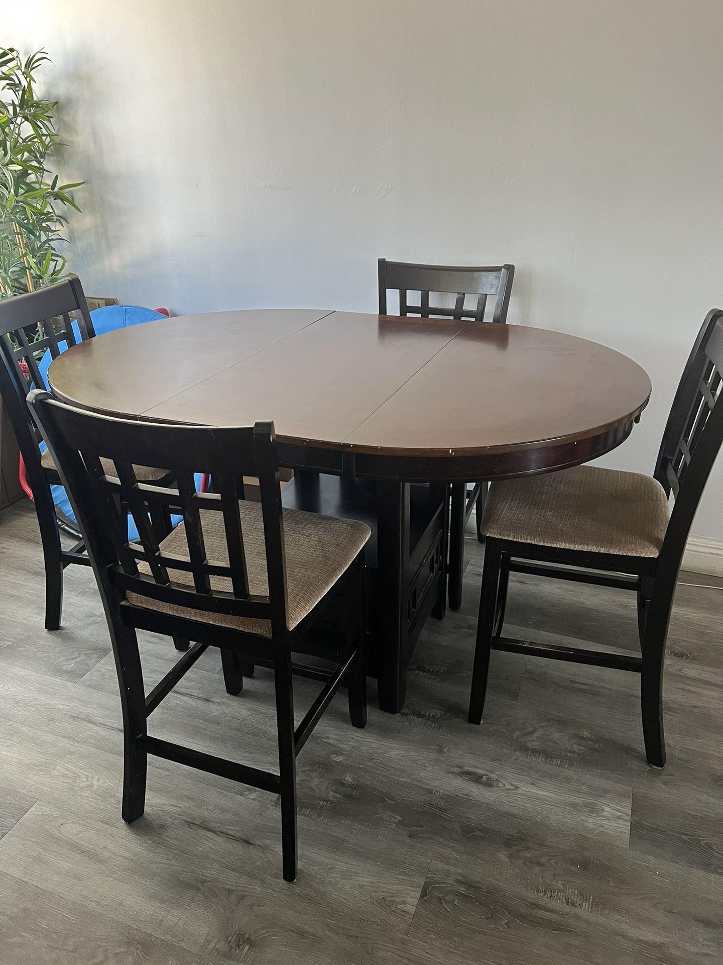 Extendable Dining Table