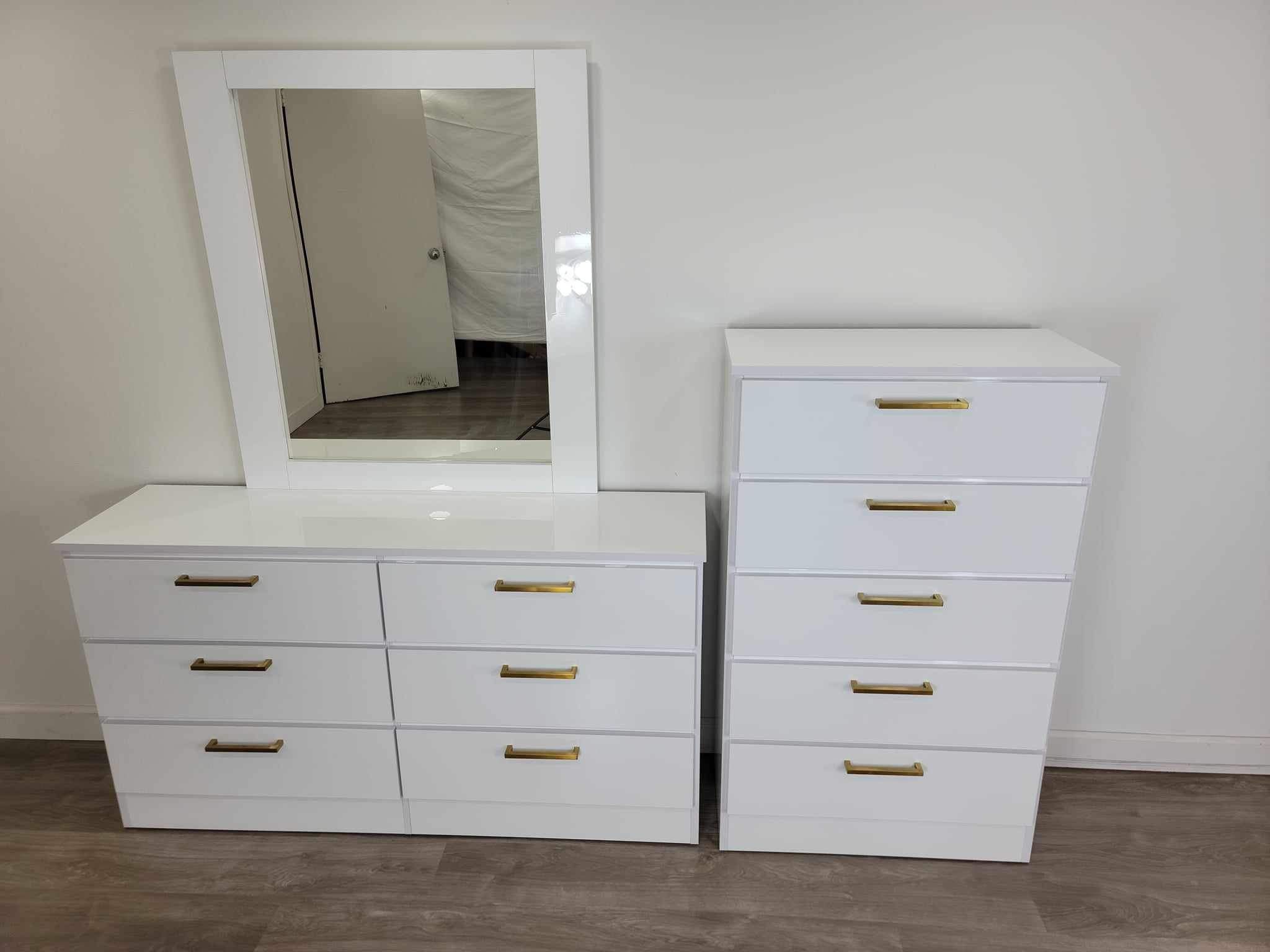 Dresser with Mirror and Chest with Gold Handles / Comoda y Gavetero con Manillas Doradas Nuevos a Estrenar … Fast 🚚