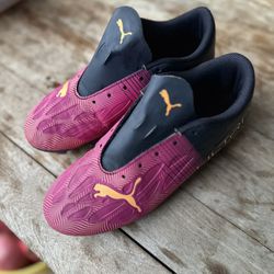 Soccer cleats