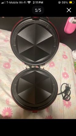Electric quesadilla maker