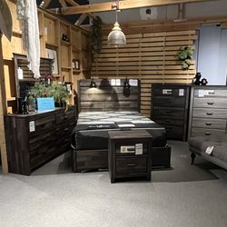 Queen Bed, Dresser, Mirror And Nightstand 