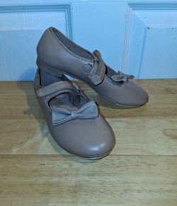 girls size 1 beige tap dance shoes $5 FIRM