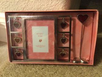 Valentine’s Day heart picture frame and freestanding heart shaped clip Photo holder gift set – new