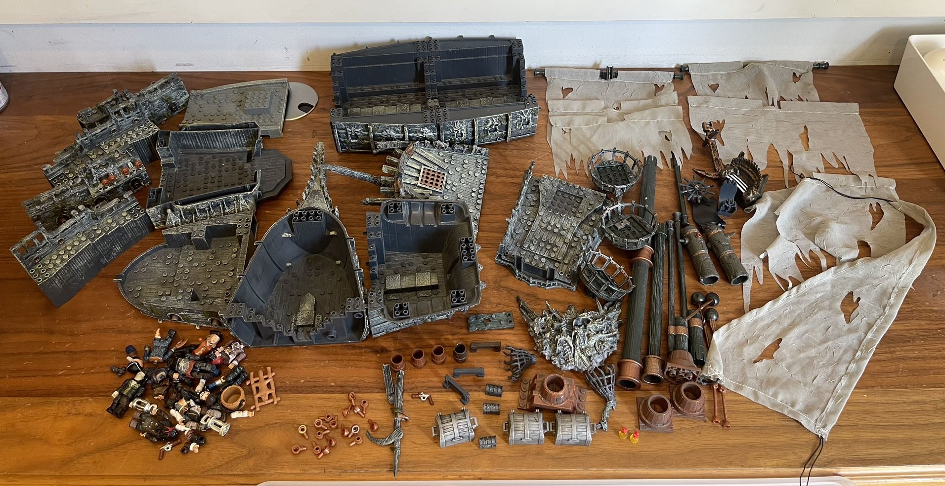 Pirates Of The Caribbean Flying Duchman Mega Blocks + Other Sets