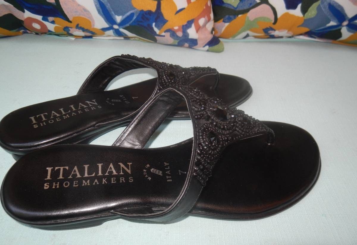 BRAND NEW Women's Italian Shoemakers Black Sandals with Rhinestone Detail Size 7