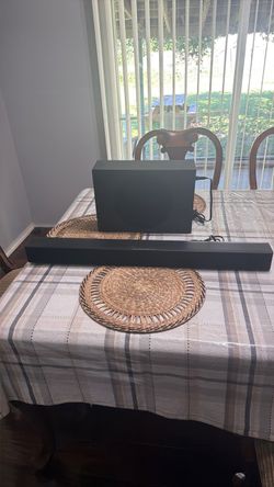 Sound bar with subwoofer