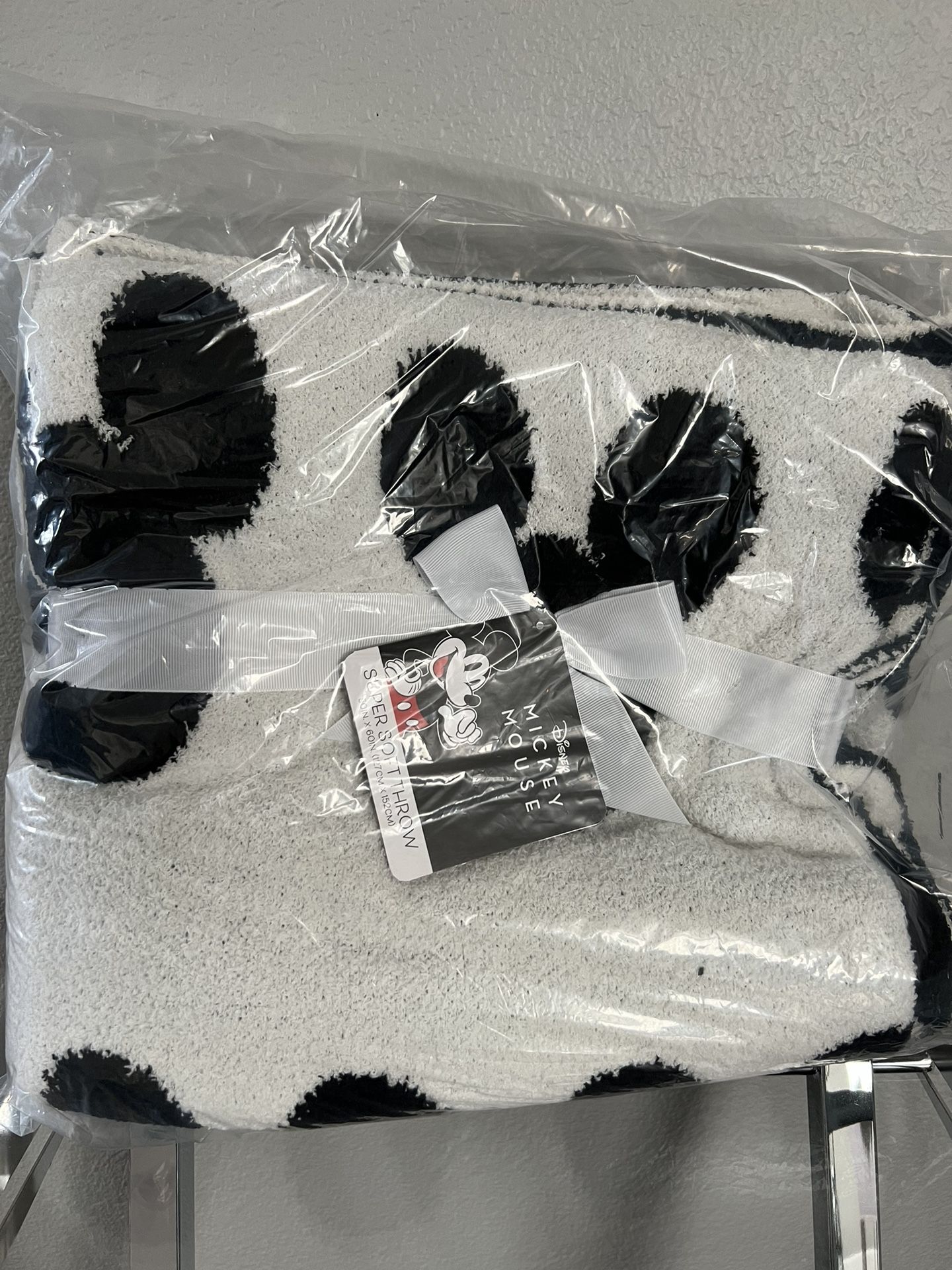 NEW Viral Mickey Blanket/throw