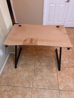 Gaming desk