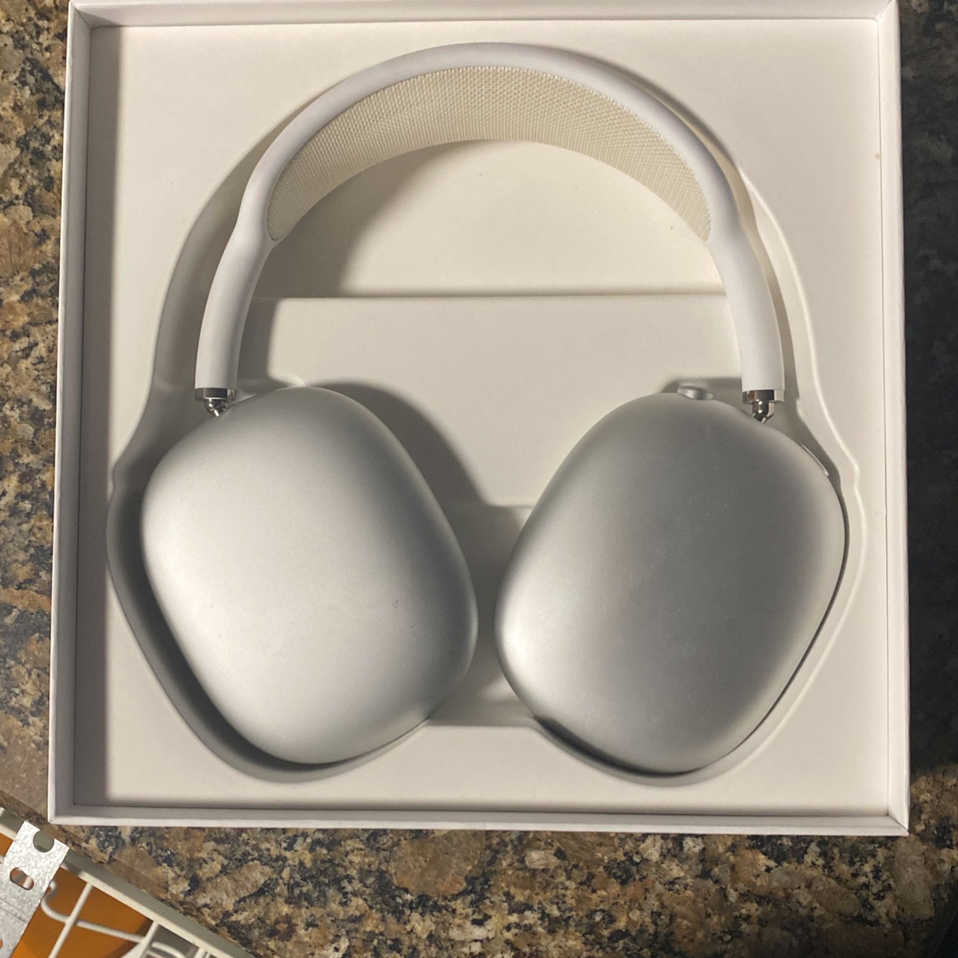 AirPods Max No Earmuffs Silver White Headphones
