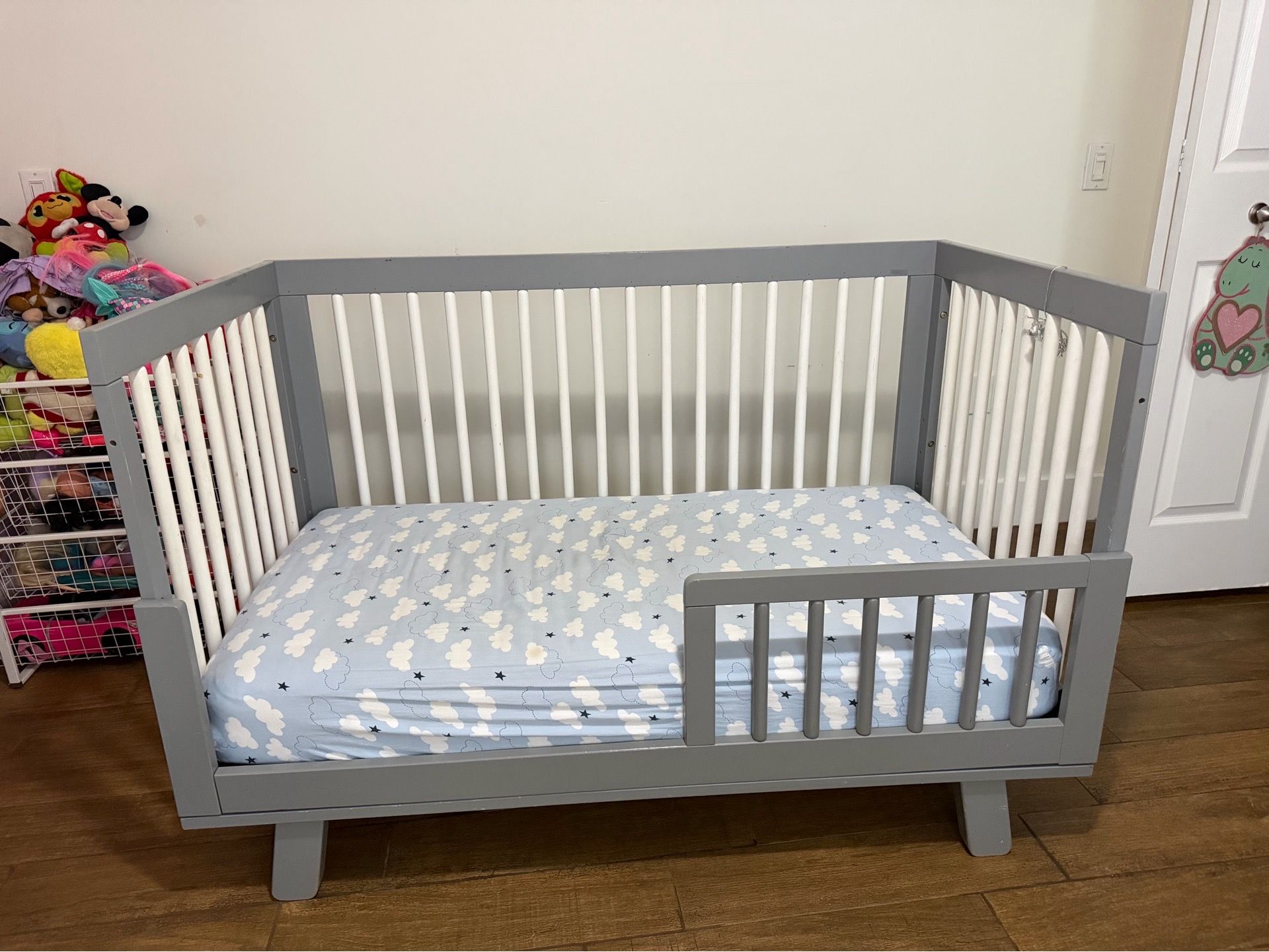 Free convertible crib and mattress