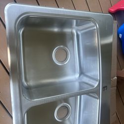33” Double Bowl Kitchen Sink With Strainer 