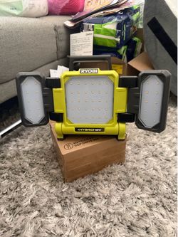 Lámpara led ryobi