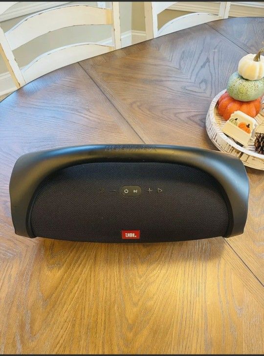 jbl,jblboombox2,black and also large in size 