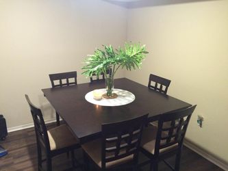 Dinning table + chairs