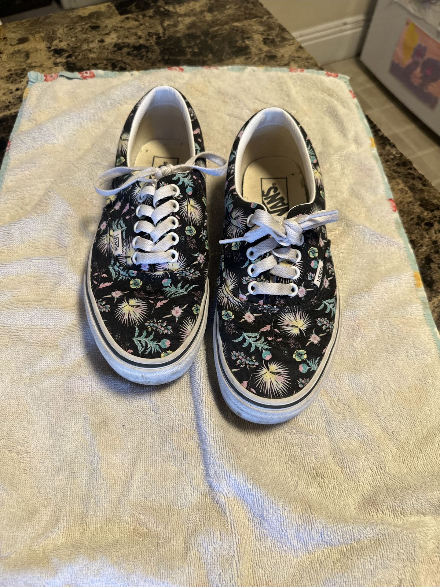 Women’s Vans Size 8 Floral Print 