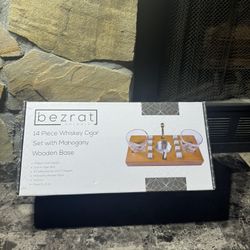 Bezrat Barware 14 Piece Whiskey & Cigar Set with Mahogany Wooden Base New in Box
