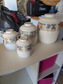 Mikasa nesting storage canisters