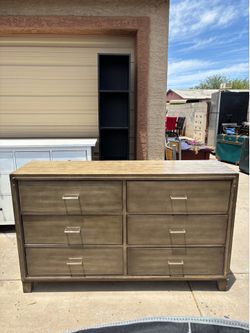 Dresser