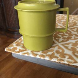 Vintage Original Tupperware Logan Green Handle Cup With Snap On Lid 