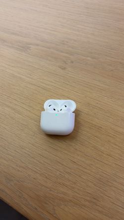 Apple AirPods 4 with Charging Case