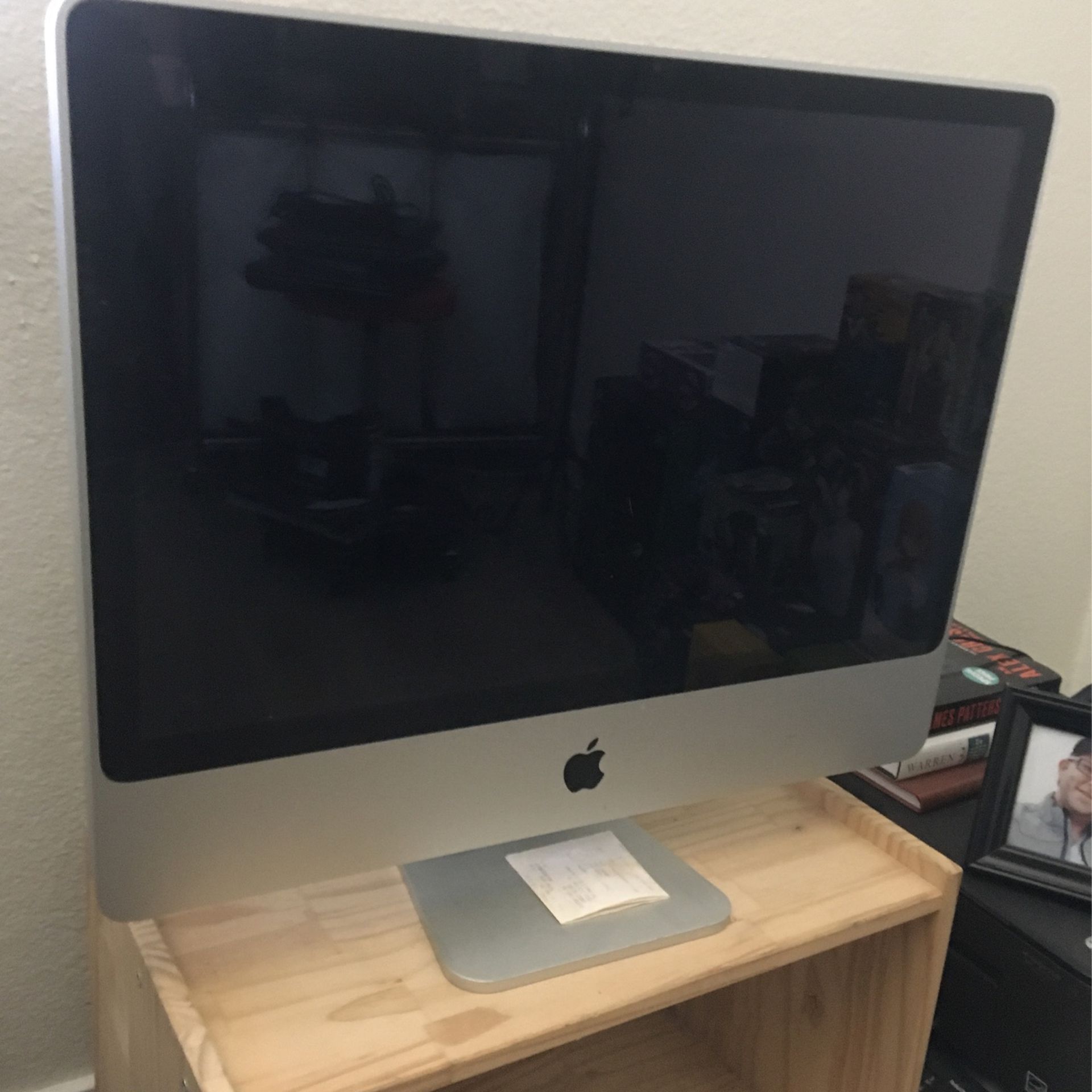 iMac 24” Silver Wireless Keyboard And Mouse Included