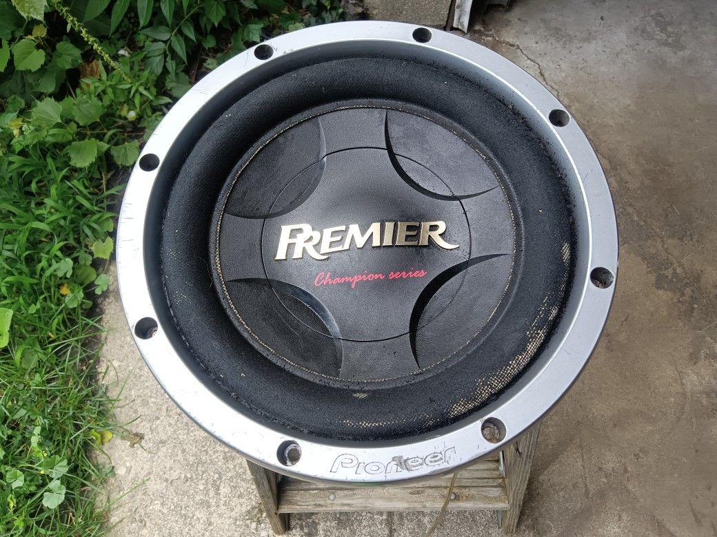 Single 12" Dual 4 ohms Pioneer Premier Champion Series Subwoofer