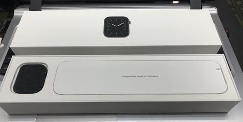 NEW Apple Watch series 5 40mm GPS-Space Gray