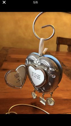 Silver “Mom” locket style hanging photo holder