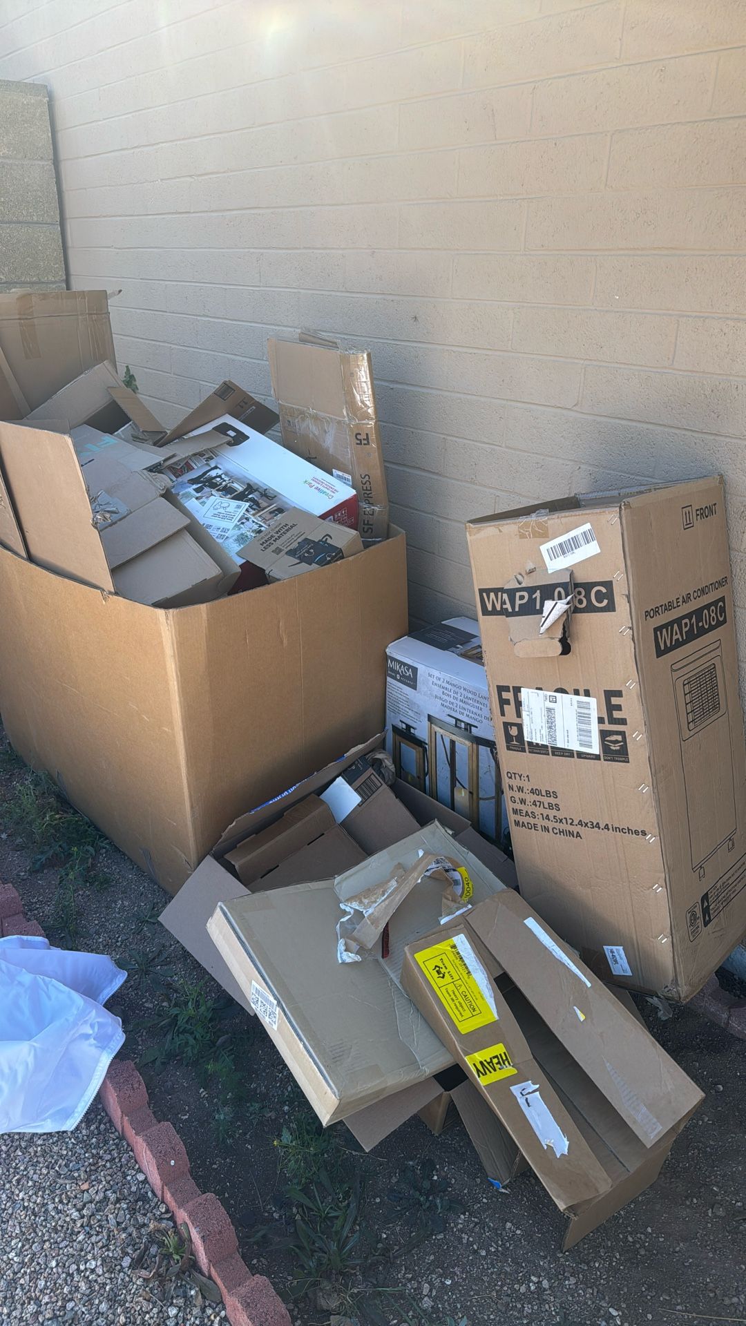 Free Random Cardboard Some Boxes Mostly Cut Up for Sale in Glendale, AZ ...