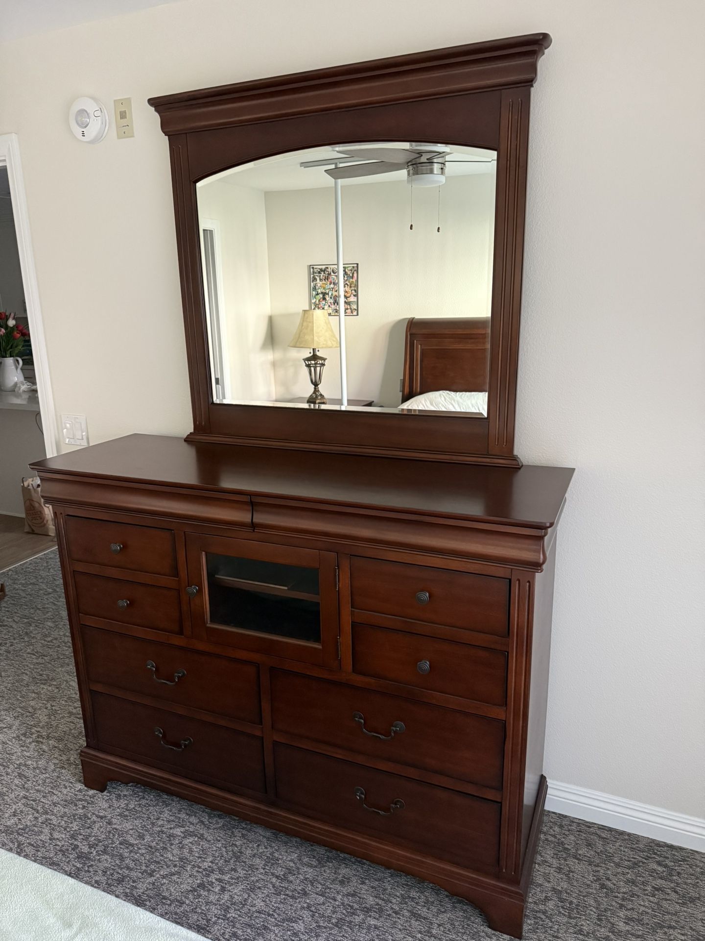 Queen Bed And Dresser Bedroom Set