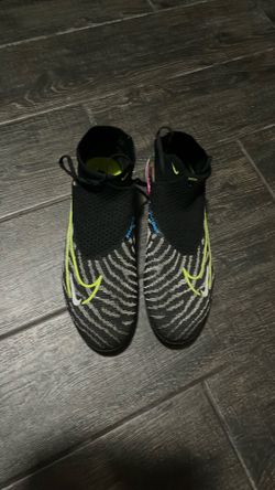 Phantom GX Elite cleats Size 9