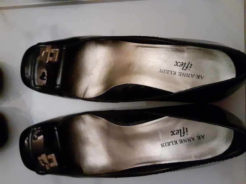 10 pair of shoes size 10 barely used