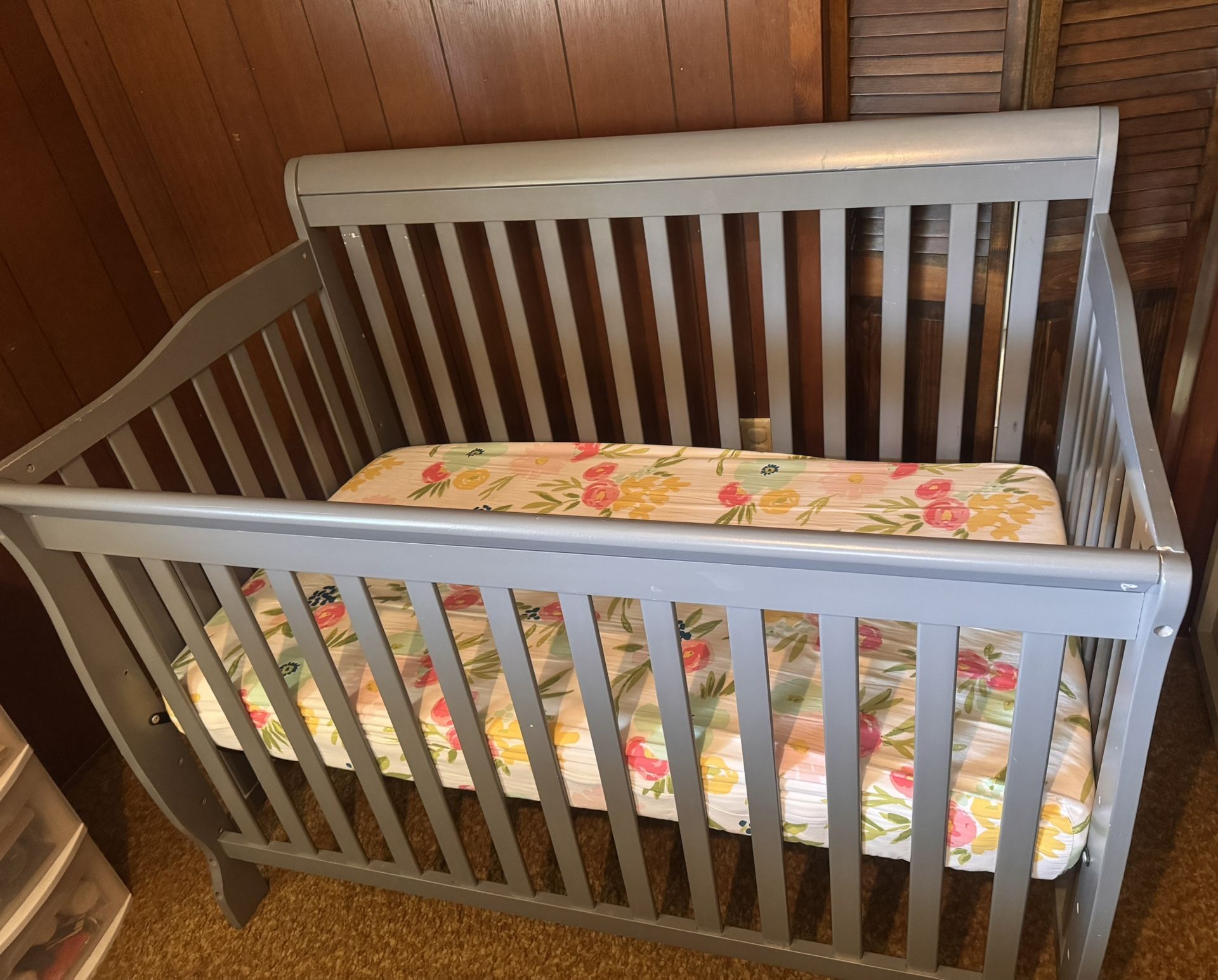 Baby Crib With Mattress 