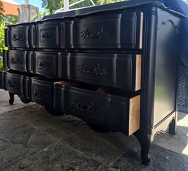 Gorgeous Dresser!!