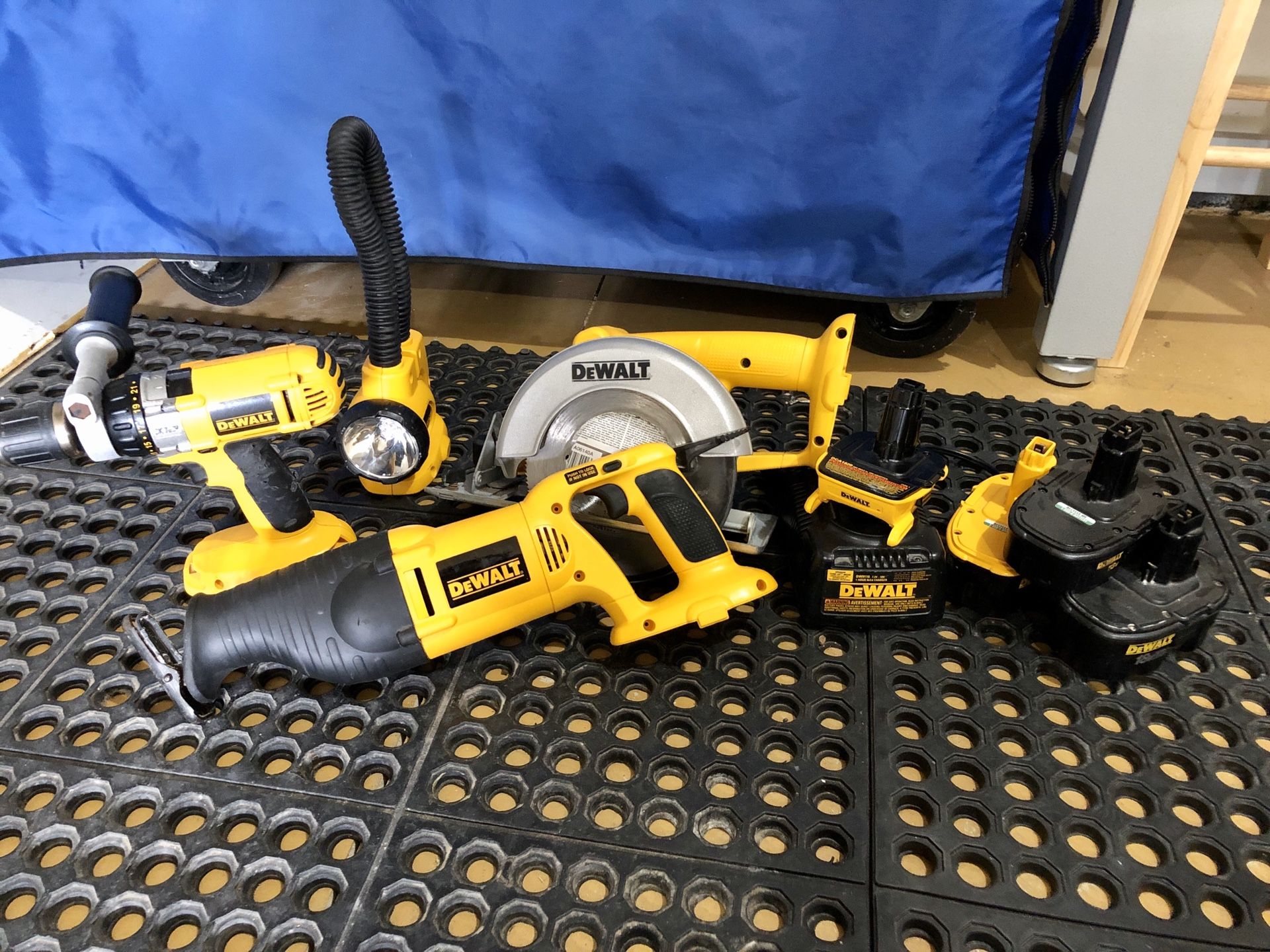 Dewalt 18v Tool Set! Light Usage!