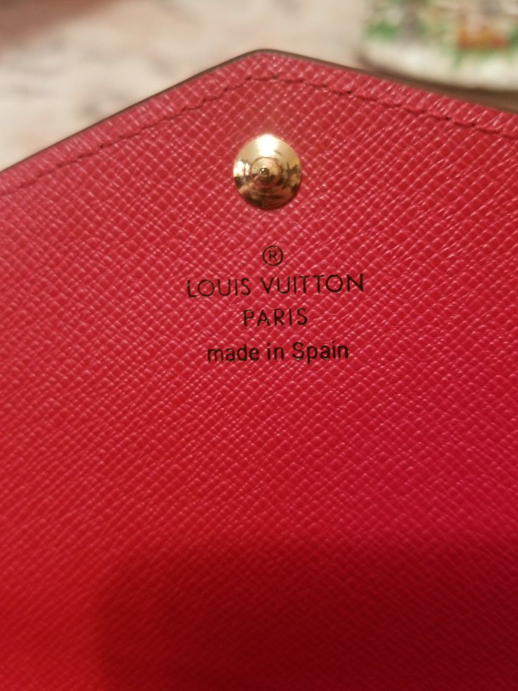 Louis Vuitton Sarah Wallet Red Inside for Sale in Levittown, NY