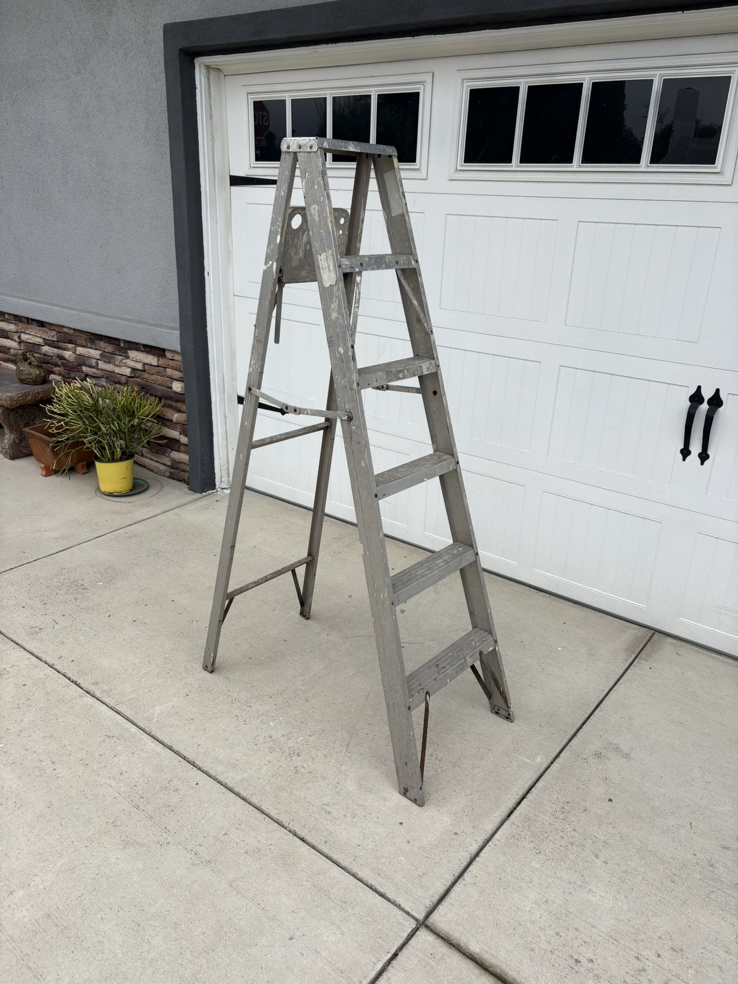 6 Feet Metal Ladder