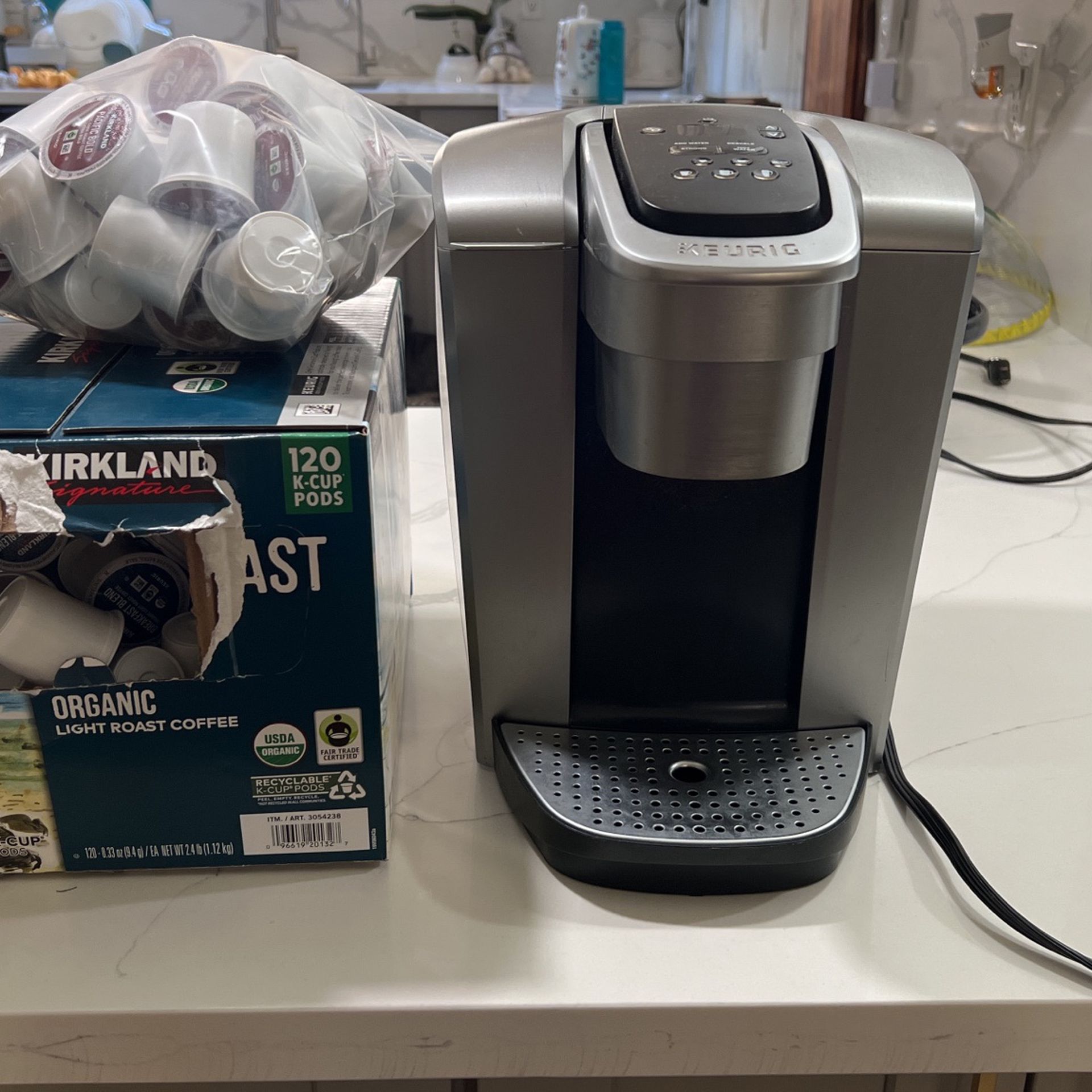 Keurig Coffee Machine With K- Cup Pods In Great Condition 