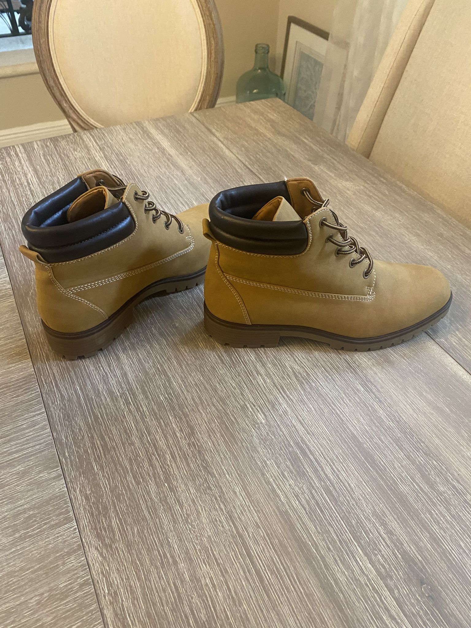 Woman’s Hiking Boots