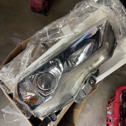 2019 Toyota 4 Runner Headlight Assembly