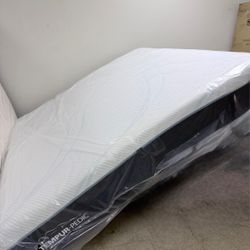King mattress Tempurpedic ProAdapt médium Contour