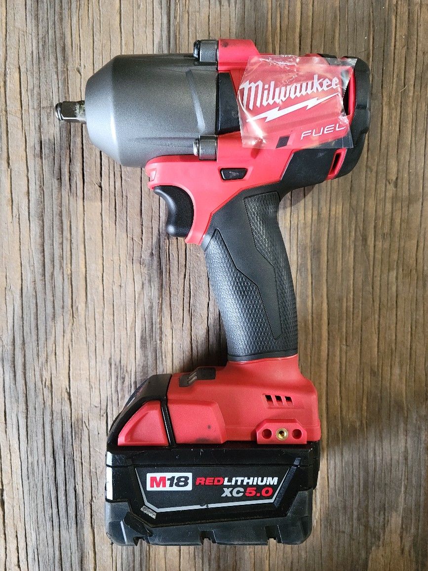M18 FUELâ„¢ 3/8" Mid-Torque Impact Wrench w/ Friction Ring
W/5.0 Battery