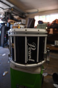 Pearl marching snare drum