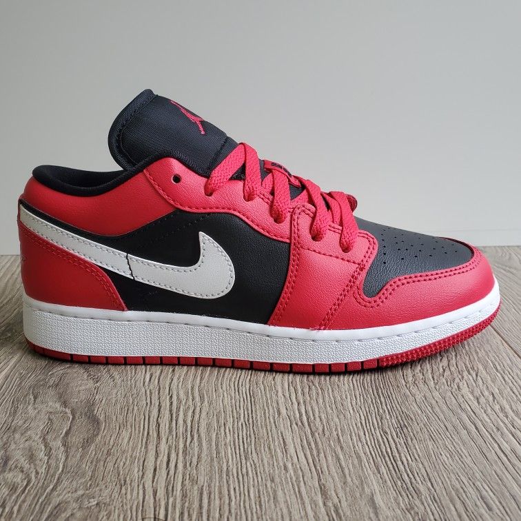 Jordan 1 Low Very Berry Size: 4y